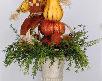 Scarecrow Fall Table Centerpiece, Scarecrow Pumpkin Decor, Farmhouse Thanksgiving Decor, Primitive Fall Tabletop Decor, Gardener Gift