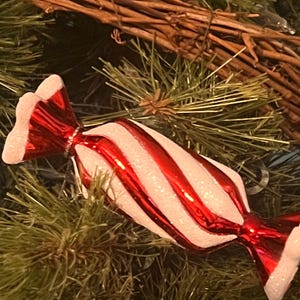 Candy Themed Striped Wrapped Ornaments Set 2, Red & White Stripe Glittered Christmas Ornaments, Valentine Ornaments, Fake Bake Wrapped Candy