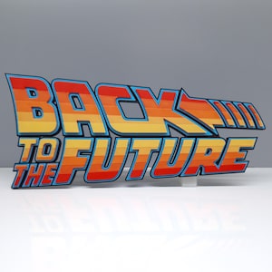 Magnes na lodówkę / ekspozytor na półkę „Powrót do przyszłości” – klasyczne logo filmowe
