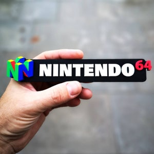 Cartello magnetico 3D per mensola Nintendo 64 - Magnete per frigorifero/auto con logo di videogiochi retrò