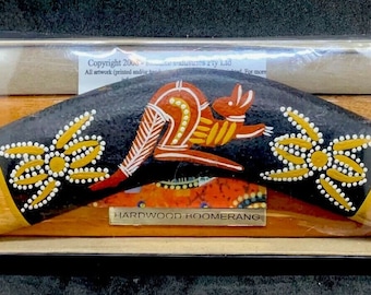 Boomerang australiano vintage speciale dipinto a mano aborigeno da 10" in espositore in legno