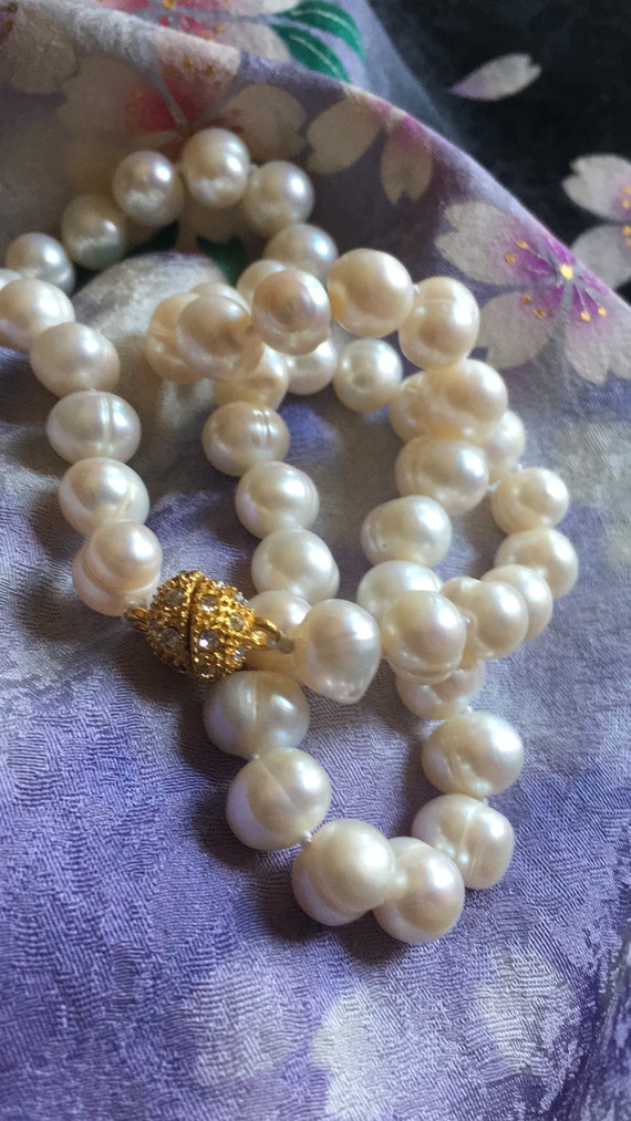 Genuine Knotted 10-11 mm White Baroque Cultured Pe