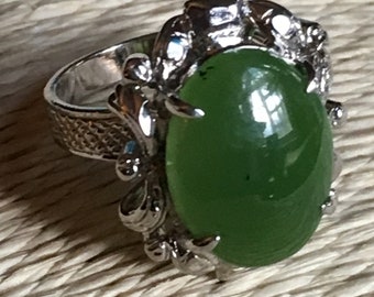 Sz5.5 Nephrite Jade Ring Beautiful Starburst in Silver