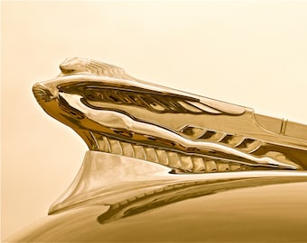 Art deco motorkapornament, beeldende kunstfoto, vintage motorkapornament muurdecor, retro auto fine art foto, vliegende dames motorkapornament foto