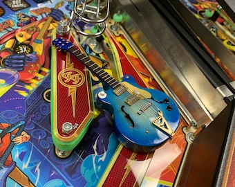FOO FIGHTERS Pinball Machine Dave Grohl Signature Blue Guitar Mod