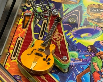 FOO FIGHTERS Pinball Machine Dave Grohl Signature Yellow Guitar Mod
