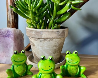 Happy Green Frog, Kenyan hand carved soapstone, frog figurine