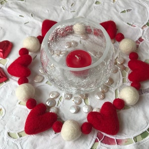 Filzherzen Herz Ring rot oder rosa, Herzkerzenring, Herzkerzenring, Herz Dekor, Valentines Filzherz, Brautparty Dekor