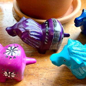 Lion, Kenyan carved soapstone , African lion figure, AFrican animal party