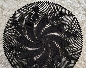 Shadow Cat Pinwheel Doily Pattern