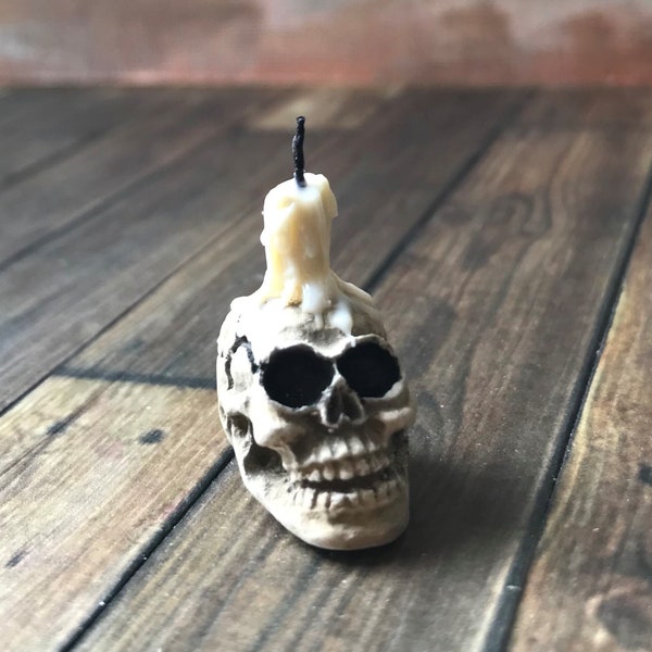 Skull with Dripping Wax Candle 1/12th One Inch scale Hand Made For Witch Dark Magic Halloween Sorcery Potter Dolls House & Dioramas