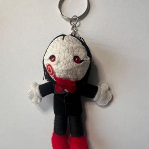 Horror Puppe in Anzug Stil Voodoo Handmade String Puppe Schlüssel Anhänger Cosplay