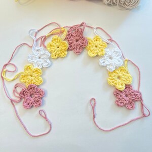 Festive Flower Garland // Cute Crochet Dangling Flower Garland // Spring Garland Decoration for Mantle or Kids Room // Adjustable Length-60”