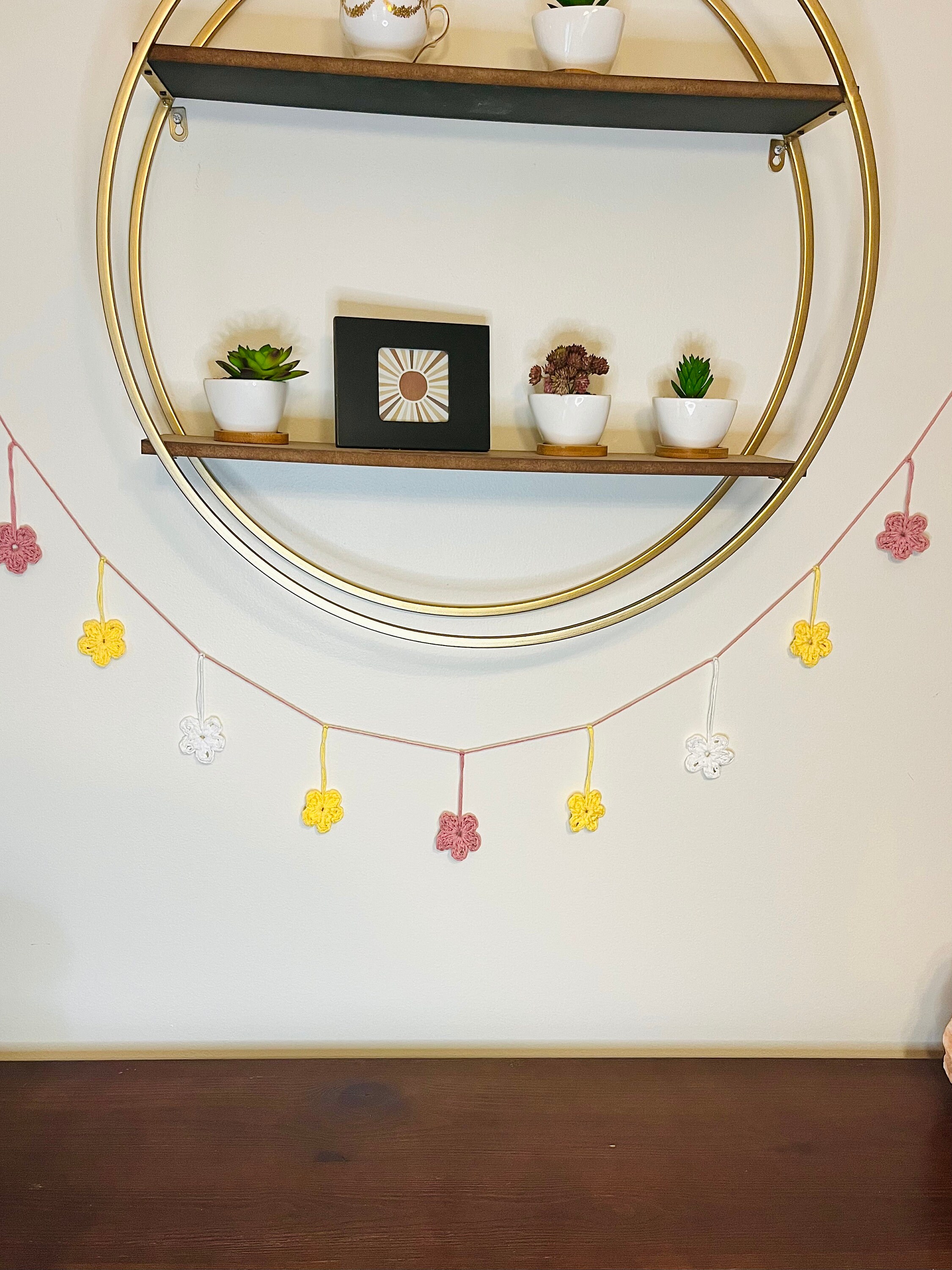 Festive Flower Garland // Cute Crochet Dangling Flower Garland ...