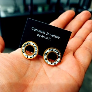 Cookie circle earrings with concrete, geometrical earrings, silver earrings, handmade jewelry, gift for her, stud earrings Black & White