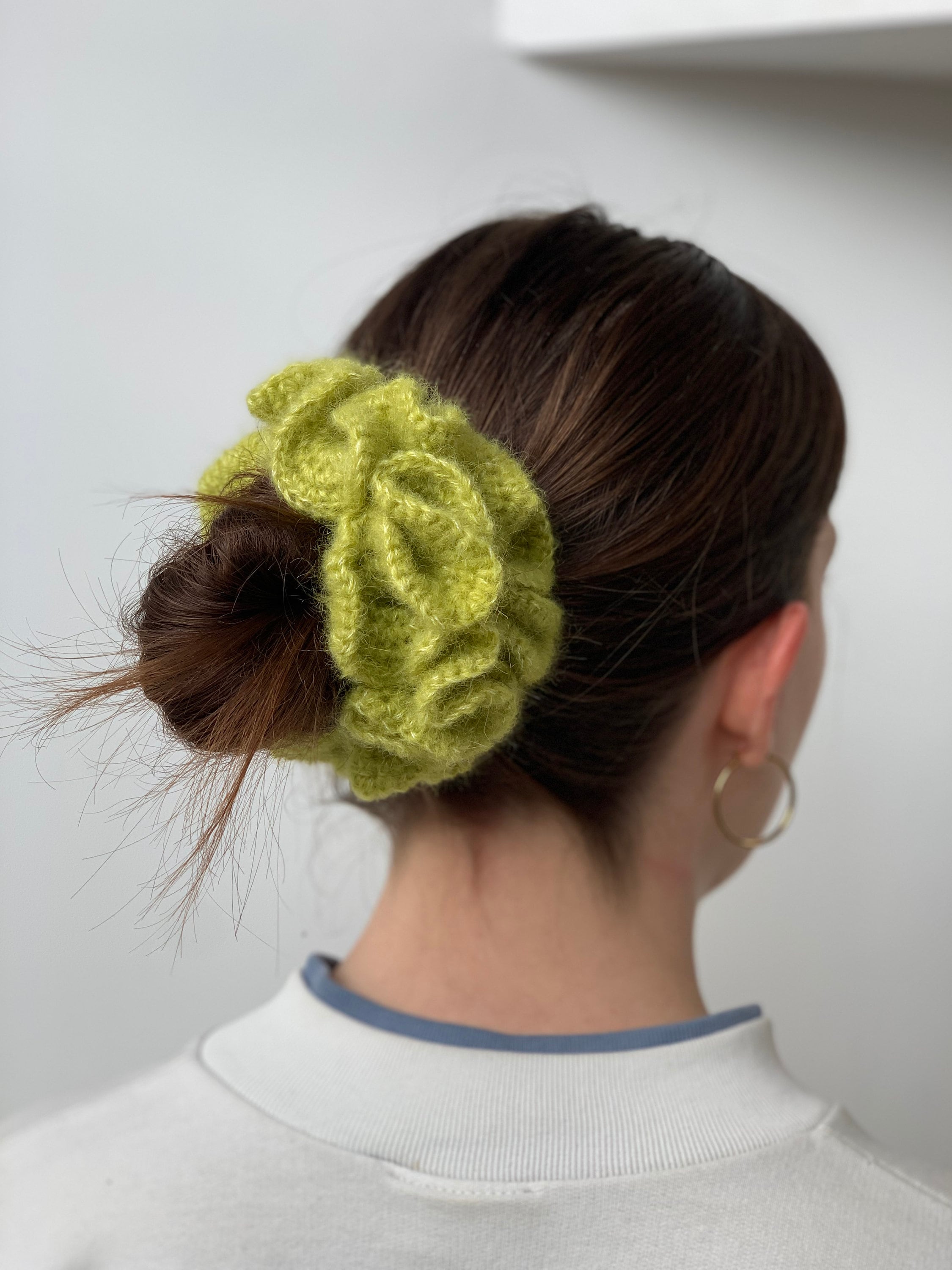 39 Crochet Scrunchies with Flowers, Ruffles, Bows, and Cherries 4 MeganFaithMakes' Seaweed Scrunchie (English)