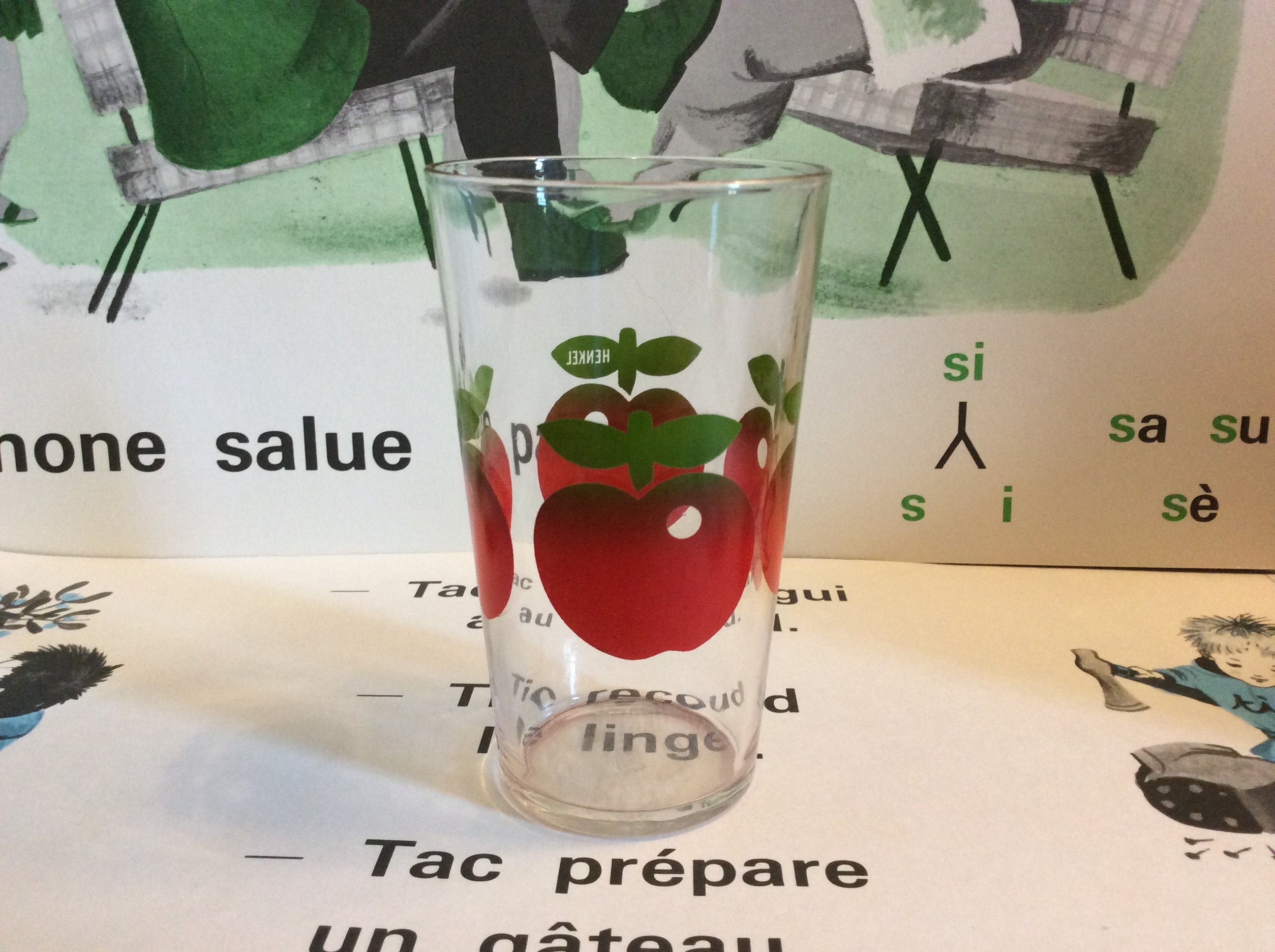 1 Français Vintage Henkel Red Apple Drinking Glass - Apples Tumbler