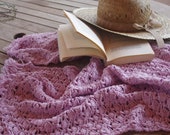 Scialle morbido in cotone fatto a mano all'uncinetto. Handmade Crochet cotton shawl.