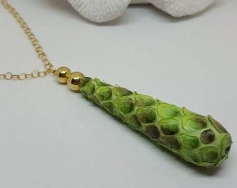 Pendant snakeskin drops green in 925 sterling silver gold-plated with chain