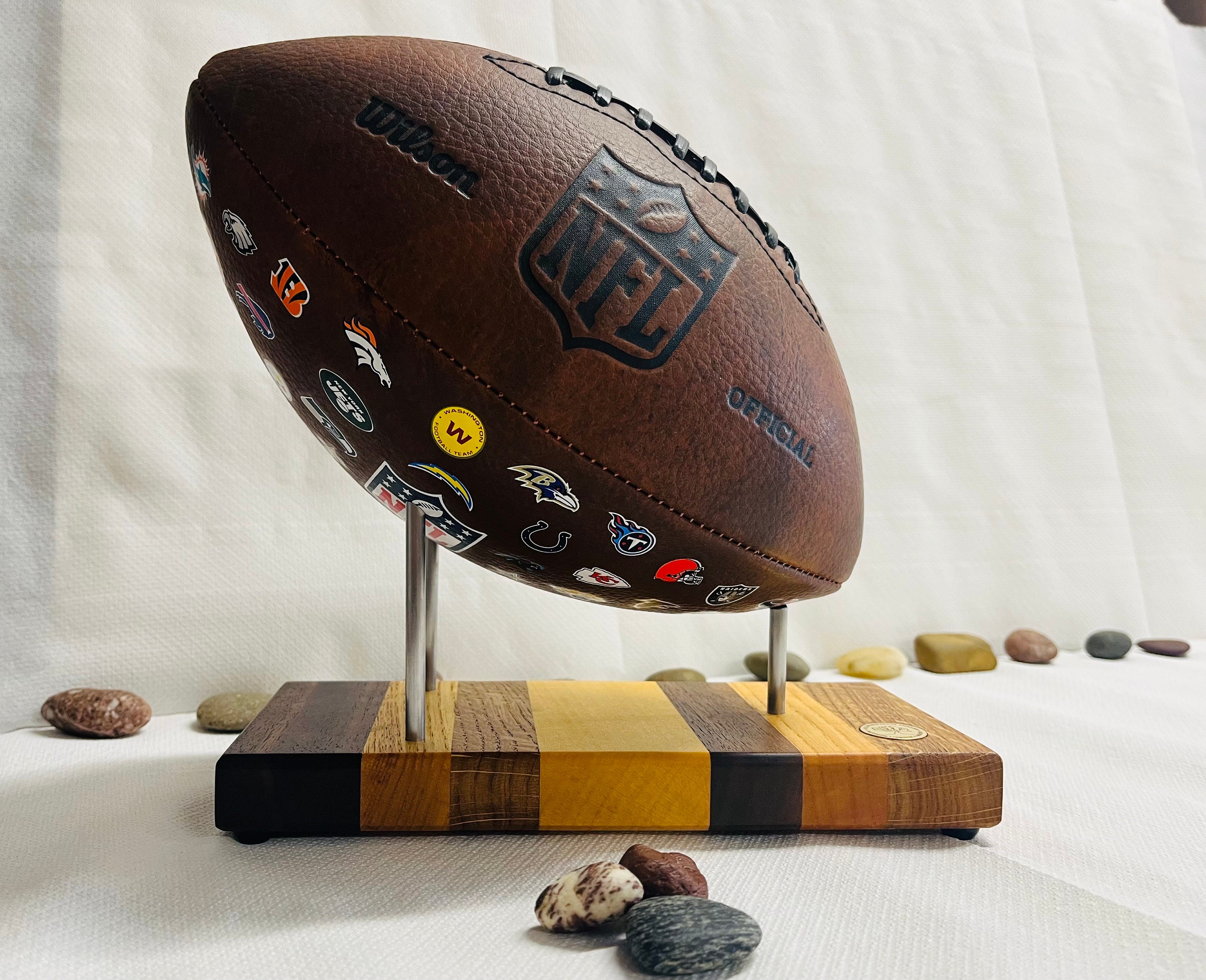 Soporte independiente para donuts para balones de fútbol, pelotas de rugby,  baloncesto, NFL Exhibición de soporte para pelotas multideportivas Regalo  ideal para fanáticos de los deportes -  México