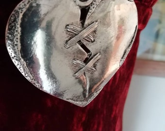 Cross my heart pendant