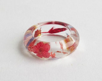 Clear Resin Ring With Dried Wild Flowers & Red Feather - Resin Statement Ring - Handmade Terrarium Jewellery - Botanical Ring - Red Size L