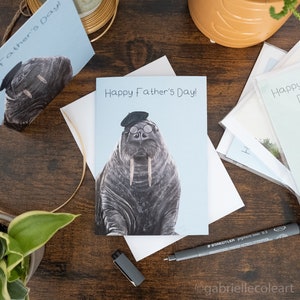 Tricheco con baret, biglietto per la Festa del papà, biglietto per la fauna selvatica, illustrazione della fauna selvatica del tricheco, biglietto d’auguri, A6 vuoto