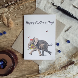 carte pour la fête des mères | Bonne fête des mères | Éléphant avec des fleurs | Papillons | Fleurs | Carte vierge A6 | Éléphant image 1