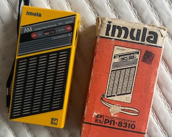 Radio vintage portátil amarilla