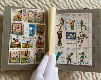 Vintage Briefmarken Album mit Fussball Briefmarken