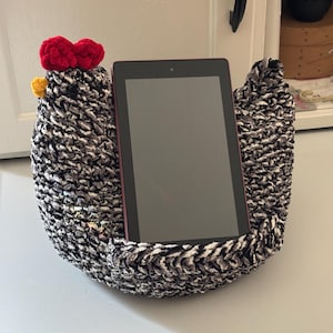 Crochet Chicken Kindle Stand: Handmade Novelty Plush E-reader Tablet Holder