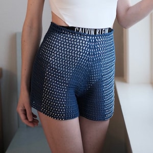 Pantaloncini copricostume bikini, motivo all&#39;uncinetto di @highinfibre