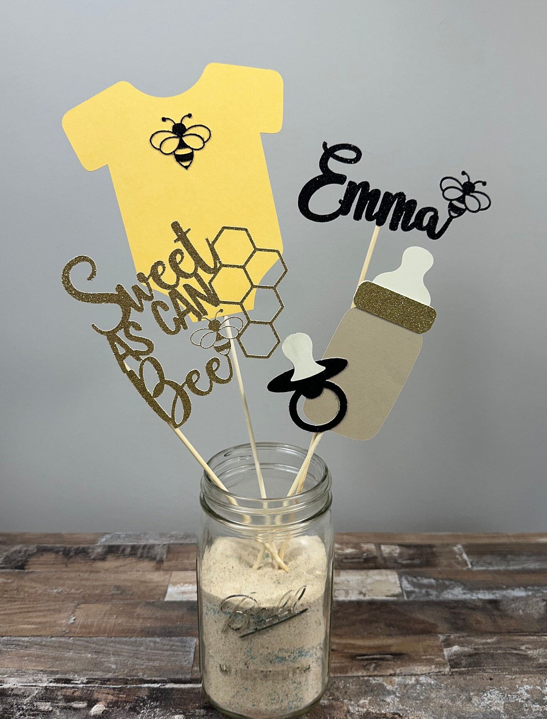 9-teilige Schwarz-gelbe Waben-Babybienen Tischdekoration – Sweet As Can Bee Für Babyparty & Gender Reveal 9-teilige Schwarz-gelbe Waben-Babybienen Tischdekoration – Sweet As Can Bee Für Babyparty & Gender Reveal
