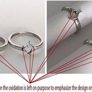 Puede incluir: Dos anillos de plata con un dise&ntilde;o estilizado en la parte superior. El dise&ntilde;o est&aacute; oxidado para resaltar los detalles.