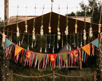 Guirlande de fanions personnalisée pour festival, décoration bohème de mariage alternative, bannière de fanion guirlande Mr & Mrs