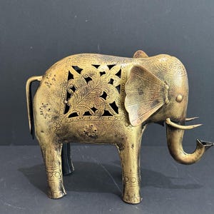 Éléphant indien vintage à motifs en métal doré avec bougeoir