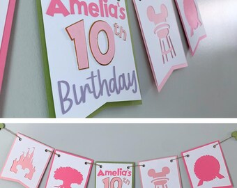 Pancarta de cumpleaños personalizada de WDW en rosa y verde, decoraciones para hoteles Disney.