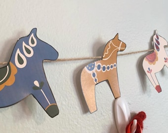 Guirlanda de papel com cavalos Dala para um Natal escandinavo, DOWNLOAD INSTANTÂNEO