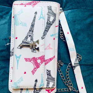 Preciosa cartera o bolso de hombro con diseño de la Torre Eiffel de París. 23 cm de largo, 11 cm de ancho. Diseños con diamantes de imitación. Regalo perfecto para esa pareja de París.