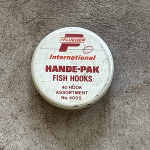 40 assorted fishing hooks tin Hook Pak