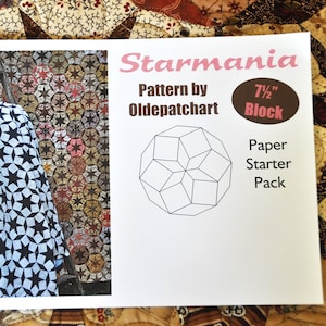 Könnte beinhalten: Ein weißes Papiermuster für einen 7 1/2 Zoll großen Quiltblock namens "Starmania" von Oldepatchchart. Das Muster enthält ein Papier-Starter-Paket und ein Diagramm des Blocks.