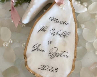 2024 Personalized Baby Christmas Ornament Baby Gift The World Is Your Oyster Shell Christmas Gift Handmade Gift for Kids Baby Shower Gift