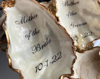 Mother of the Bride Gift Personalized Oyster Shell Ring Dish/Mother in Law Gift from Bride/Handmade Wedding Mementos/Bride Gift to Mom/Mom