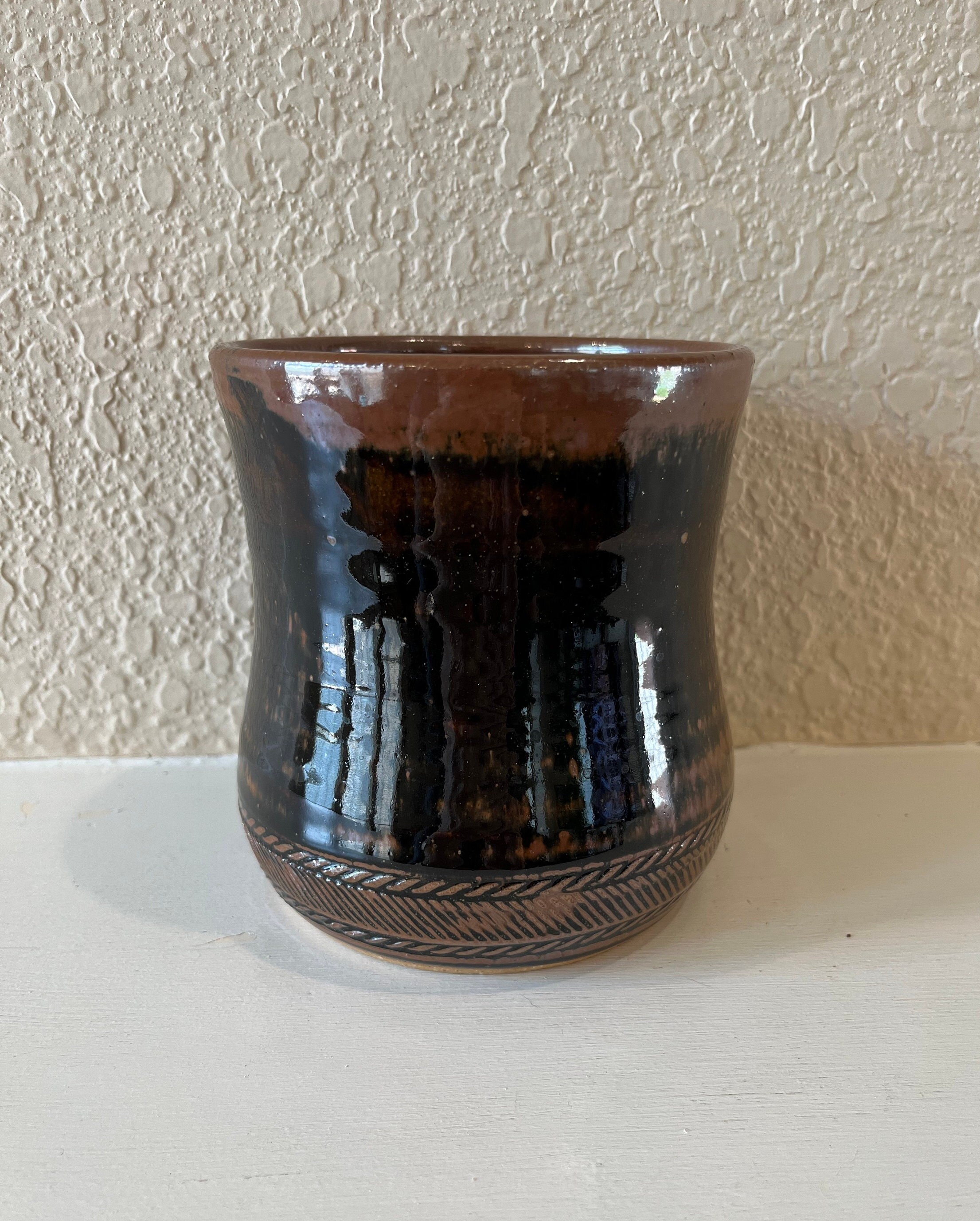 装飾的な彫刻の陶器の壺 約28cm 装飾的な彫刻の陶器の壺 約28cm A Jizhou painted 'bird and flower'