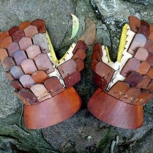 Hardened Leather Scale Gloves