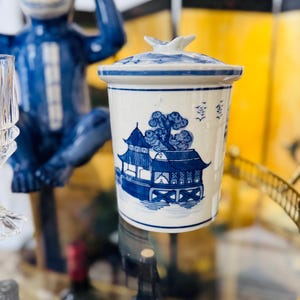Blue Willow Lidded Canister with Butterfly Knob – Chinoiserie Porcelain Jar