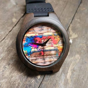 World Map Watch, Vintage Map Watch, Aquarel Vintage World Map Watch, Unisex polshorloge houten horloge, gegraveerd gepersonaliseerd speciaal cadeau