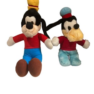 Lot of 2 Walt Disney Goofy Stuffed Animal Plushes Stuffie 16” 11” Vintage