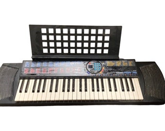 La tastiera elettrica Yamaha PSR-76 Advanced Wave Memory a 49 tasti funziona con cavo di alimentazione