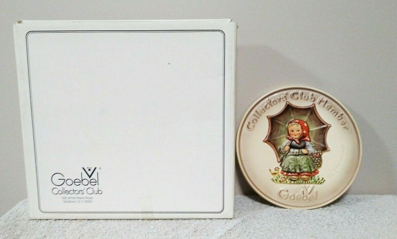 Goebel 1978 #690 Collectors Club Member Plate No 2 Umbrella Girl Porcelain w Box